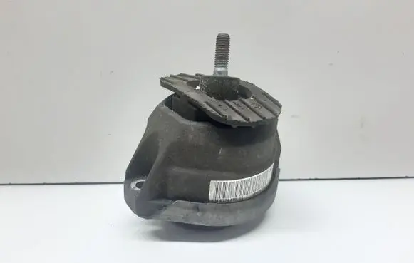 BMW 5 E60 E61 Engine mount bracket 6774619