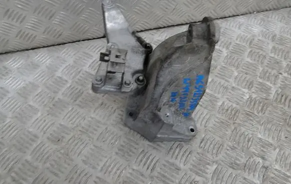 Mercedes-Benz V Class W447 Generator/alternator bracket