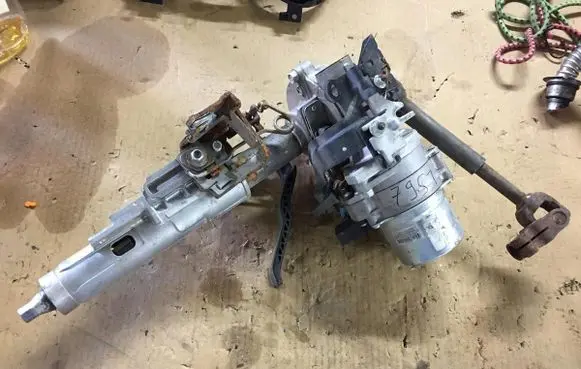 Mazda 3 Steering wheel axle