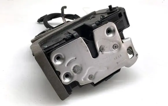 Opel Insignia B Rear door lock 13533625