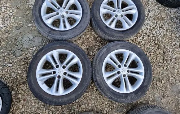 Nissan Qashqai R17 alloy rim N457017