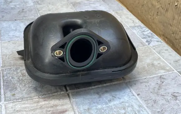 Peugeot 607 Intake resonator 9633295680