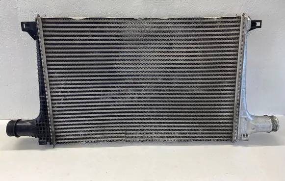 Audi Q7 4M Intercooler radiator 4M0145805E EU077001 FU077001