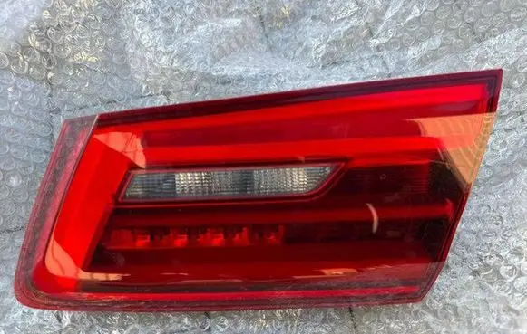 Tailgate rear/tail lights