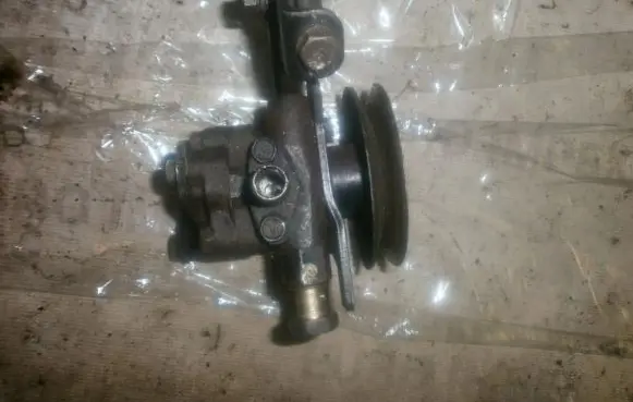 Nissan Sunny Power steering pump 4911074n00