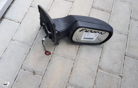 Ford Fusion Front door electric wing mirror