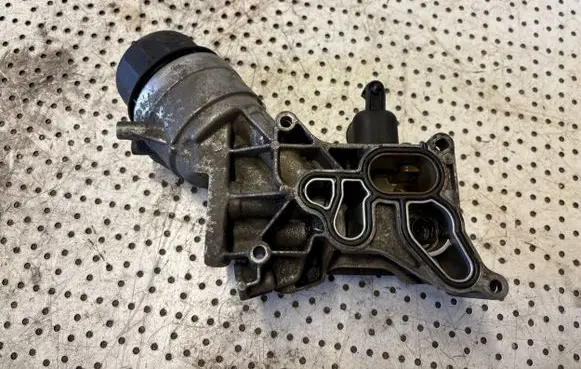 Opel Combo D Oil filter mounting bracket