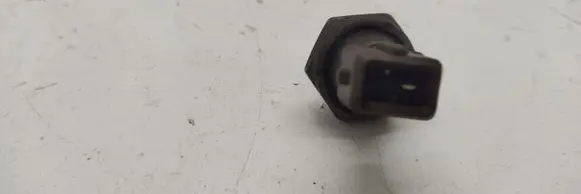 BMW 5 F10 F11 Oil pressure sensor 7568480
