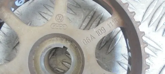 Volkswagen Golf V Camshaft pulley/ VANOS 