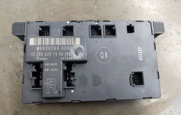 Mercedes-Benz C W203 Door control unit/module 2038201485 351324