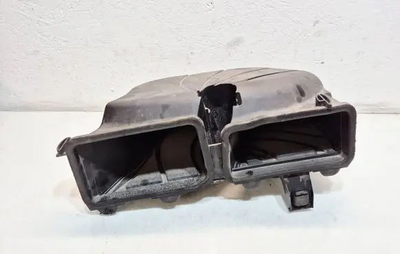 Mercedes-Benz C W204 Air intake duct part A2048303303