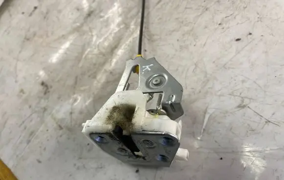 Peugeot 4007 Tailgate lock latch 