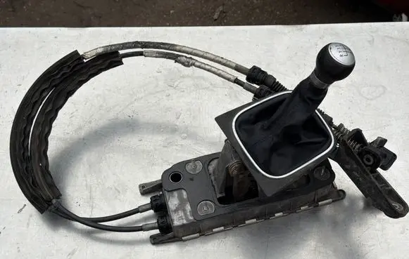 Volkswagen PASSAT B7 Gear shifter/selector 1K0711061B
