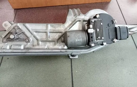 Volkswagen Sharan Front wiper linkage and motor 000