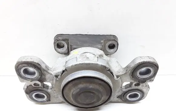 Volvo V70 Engine mount bracket 7G927M121CA 7G927M121