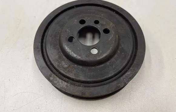 Volkswagen PASSAT B6 Crankshaft pulley 03g105243