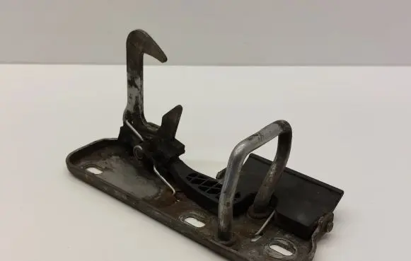 Volkswagen Eos Engine bonnet/hood lock/latch loop/hook 1Q0823480