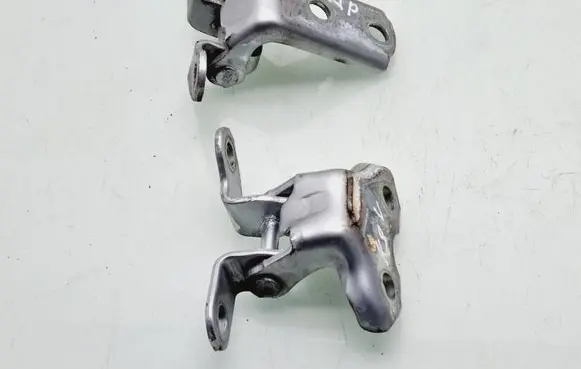 Toyota RAV 4 (XA30) Rear door hinge set 