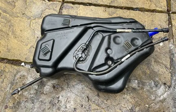 Land Rover Range Rover Sport L494 AdBlue liquid reservoir FPLA5J228AG L405SCR L4050608192374