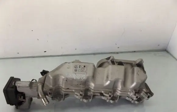 Mercedes-Benz A W169 Intake manifold 6400901137