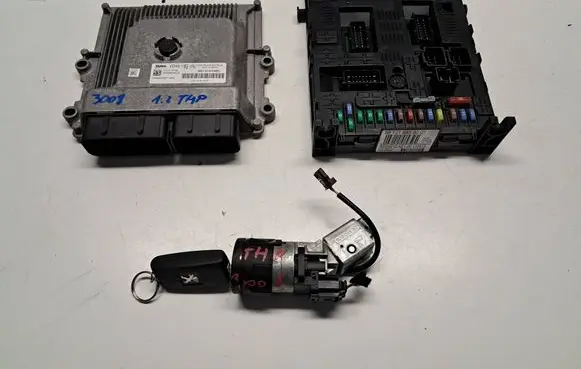 Peugeot 3008 I Engine ECU kit and lock set 9813043480 9812188580