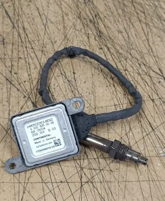 Mercedes-Benz V Class W447 Lambda probe sensor A0009050008