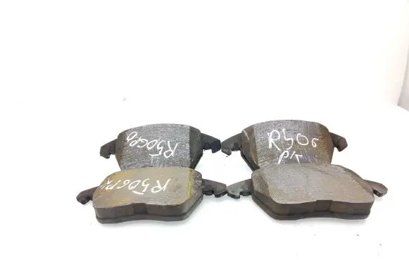 Volkswagen Caddy Brake pads (front) 