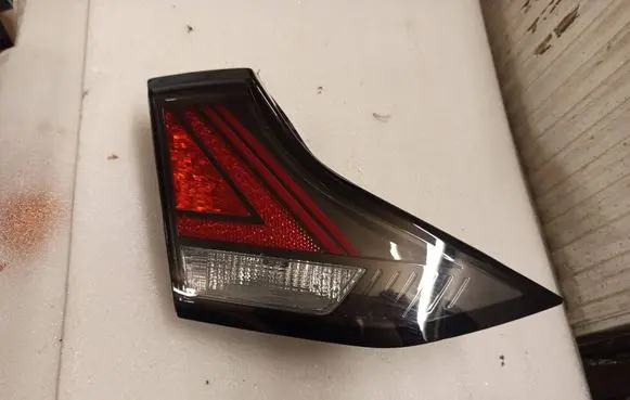 Tailgate rear/tail lights