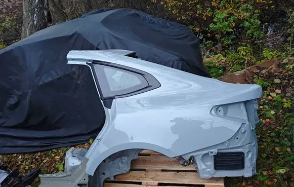 BMW i4 Rear arch 