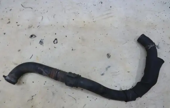 KIA Carens III Engine coolant pipe/hose