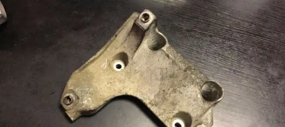 BMW 1 E81 E87 A/C compressor mount bracket 7505980