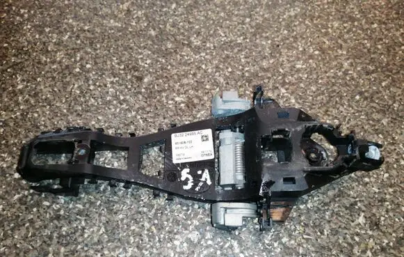 Rear door exterior handle/bracket