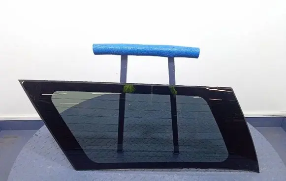 Mitsubishi Grandis Rear side window