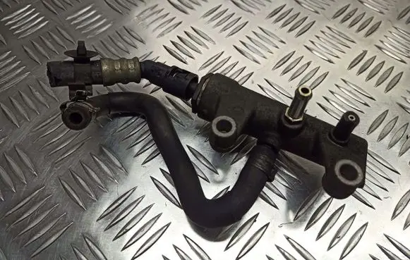 Opel Vectra C Fuel distributor 55203803