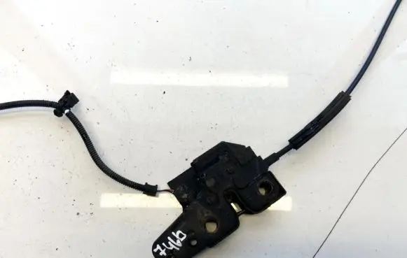 Mazda 626 Engine bonnet/hood lock/catch