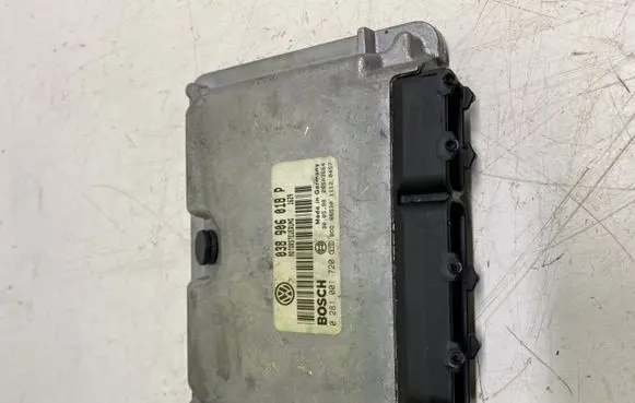 Volkswagen PASSAT B5 Engine control unit/module 038906018P 0281001720