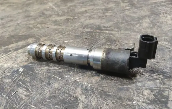 Cadillac SRX Camshaft vanos timing valve 12615613