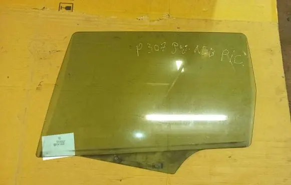 Peugeot 307 Rear door window glass