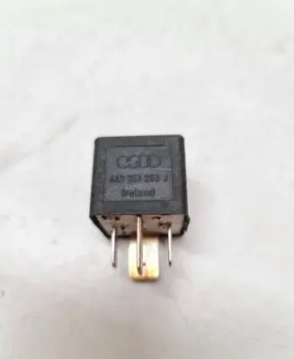 Volkswagen Transporter - Caravelle T4 Other relay 443951253J