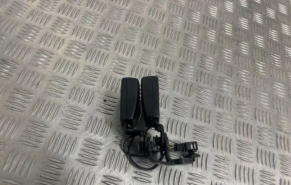 Middle seatbelt (rear)