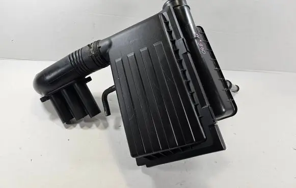 Volkswagen Golf VII Air filter box 04E129611H
