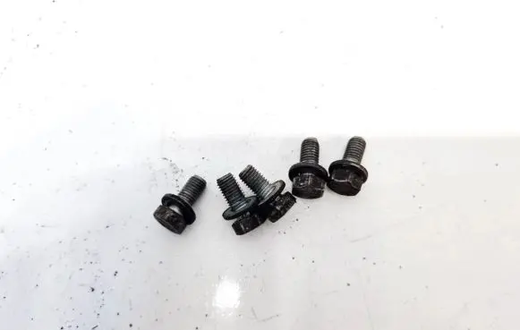 Nuts/bolts