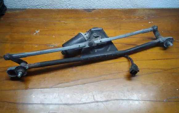 Hyundai Sonata Front wiper linkage 