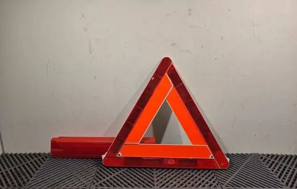 Toyota C-HR I Emergency warning sign 27R030512