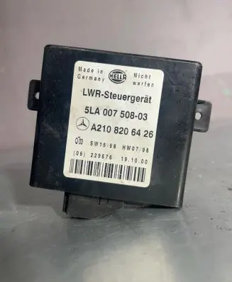 Mercedes-Benz E W211 Light module LCM A2108206426 229576 5LA00750803