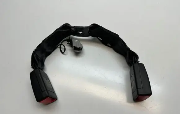Ford Ranger IV Middle seatbelt buckle (rear) 