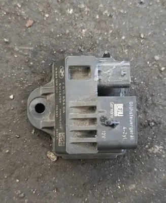 BMW X3 F25 Glow plug pre-heat relay 781085604 7810856