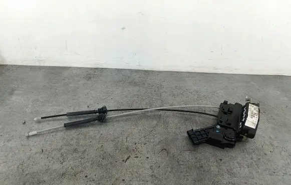 KIA Carens I Rear door lock 814201D010