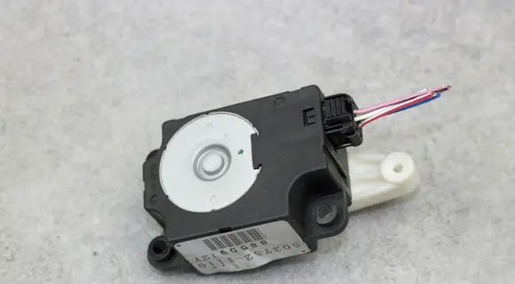 Subaru Impreza III Air flap motor/actuator 5037521110