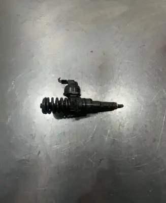 Volkswagen Polo Fuel injector 038130073AG